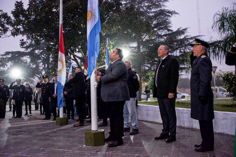 Los tres intendentes del Gran Río Cuarto encabezaron los festejos del 25 de Mayo en Las Higueras - imagen 2